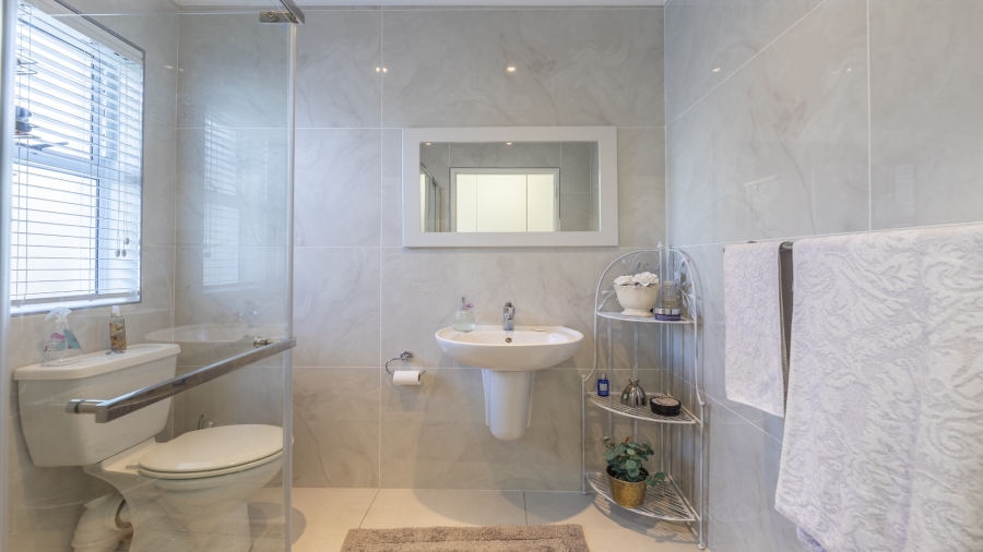 3 Bedroom Property for Sale in Sunningdale Western Cape